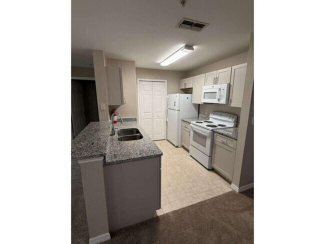 Foto del edificio - 2 bed 2 bath condo at CYPRESS FARIWAY