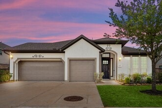 Building Photo - 6919 Red Oak Dr