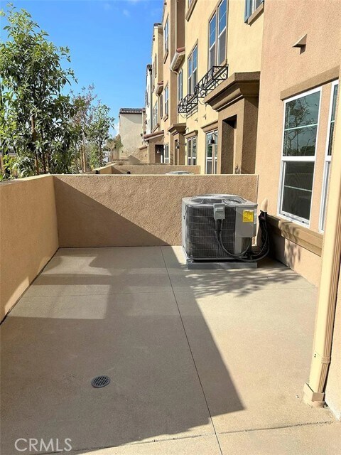 Foto del edificio - 4382 Maple Ln