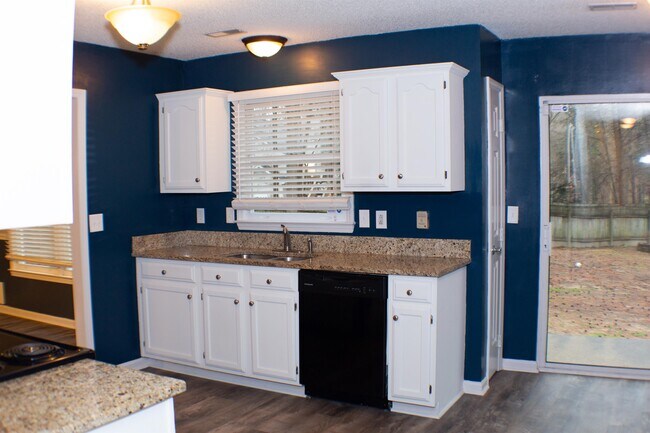 Building Photo - 3540 Tunas St