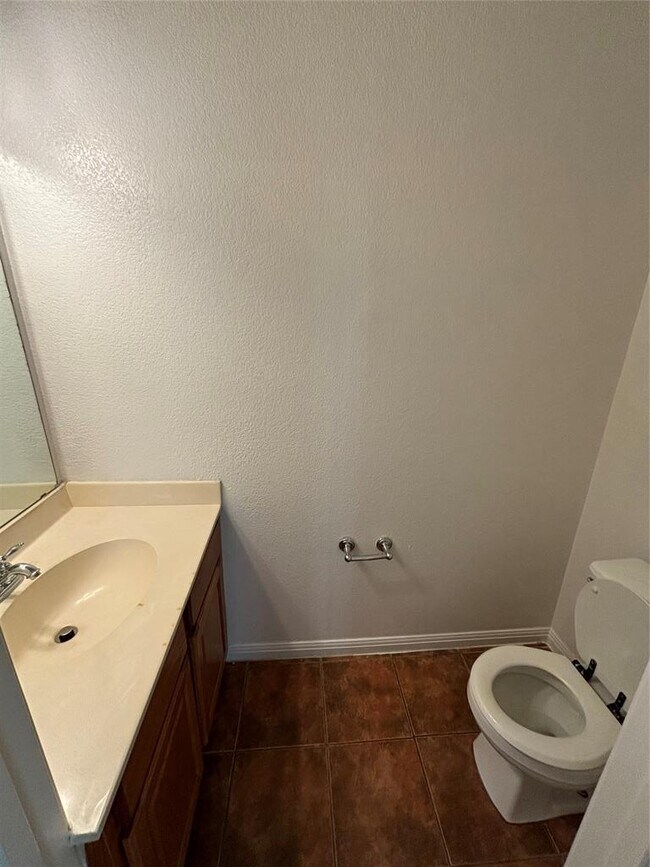 Building Photo - 1703 Deloney St