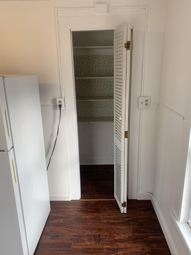 Building Photo - 36 Lewis St