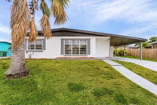 Building Photo - 22163 Hernando Ave