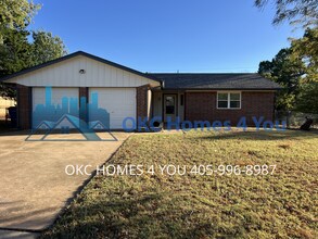 Building Photo - 440 E Carson Ln