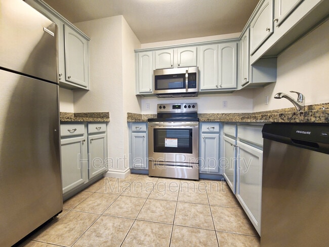 Foto del edificio - 1350 N Escondido Blvd