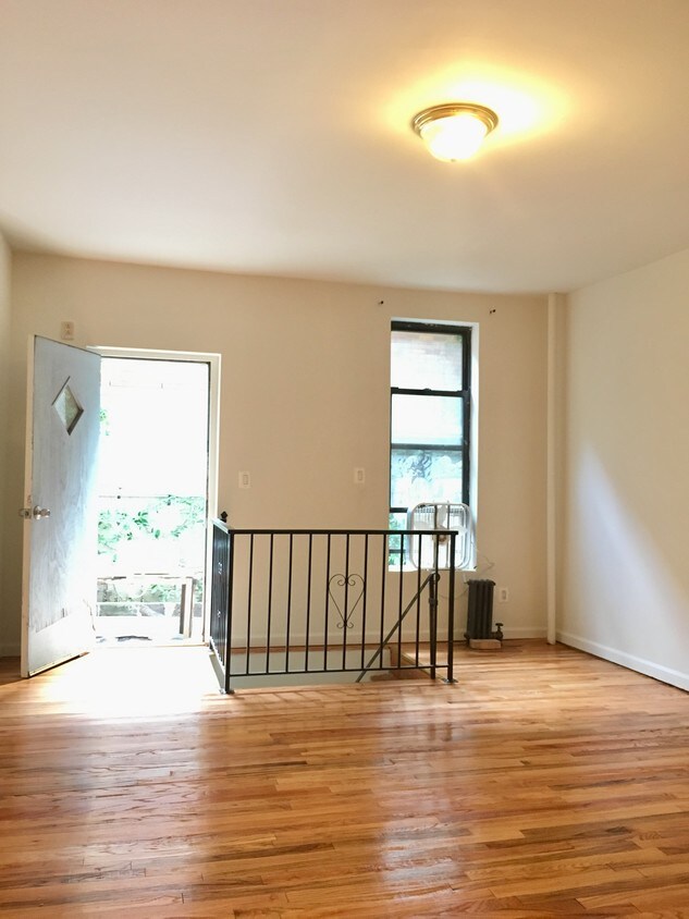 Primary Photo - 212 E 52nd St