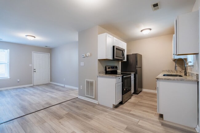 Building Photo - 614 Hilltop Dr