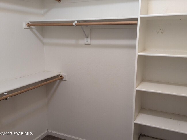 Building Photo - 6101 N Reata Dr