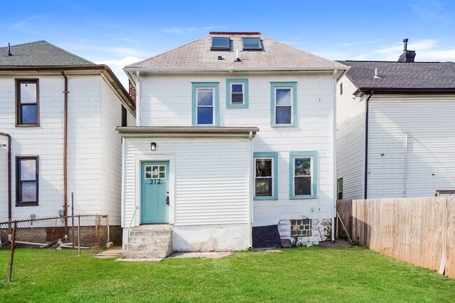 Foto del edificio - Newly Renovated 4 Bedroom in Central Columbus