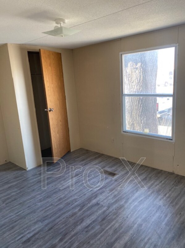 Building Photo - 1302 E MacArthur Rd