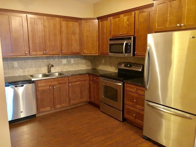 Foto del edificio - 437 W State St