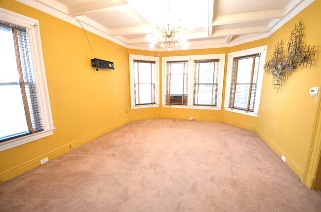 Foto del edificio - 572 E 25th St