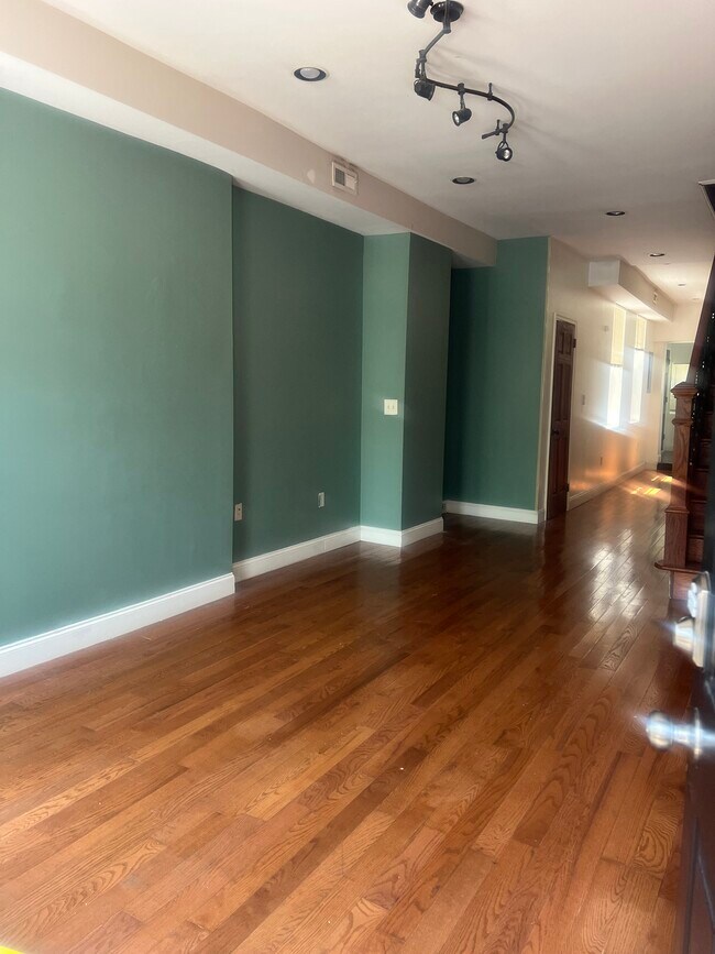 Foto del edificio - 422 N Collington Ave