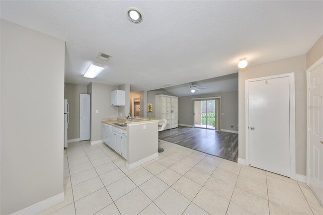 Building Photo - 9481 Highland Oak Dr