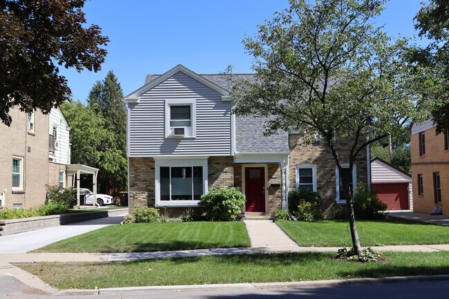 Foto del edificio - 2152 Ludington Ave