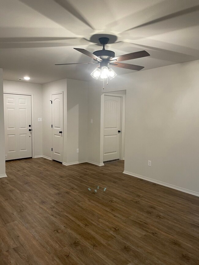 Building Photo - 1056 Heritage Way Benton AR 72019