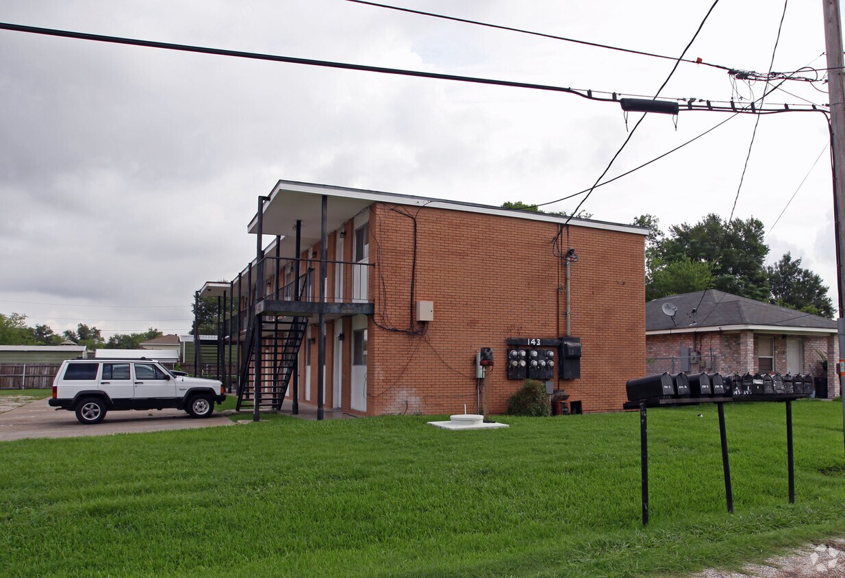 Primary Photo - 131-143 Kass St