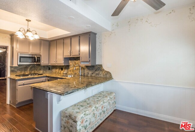 Foto del edificio - 4355 Ventura Canyon Ave