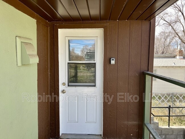 Building Photo - 756 1/2 Maple Street Unit A