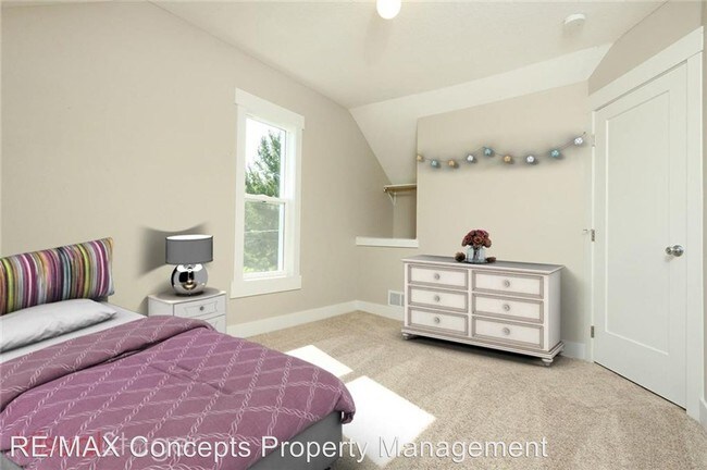 Building Photo - 3 br, 1 bath House - 302 6th Street