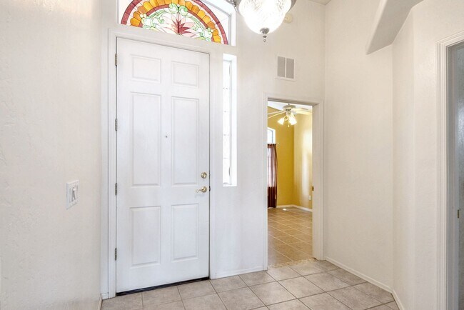 Building Photo - Exquisite Desert Retreat: 3 Bedroom, 2 Bat...