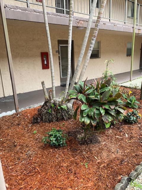 Building Photo - 2860 Somerset Dr