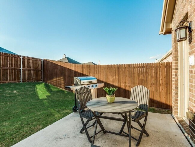 Foto del edificio - 2725 Enchanted Eve Dr