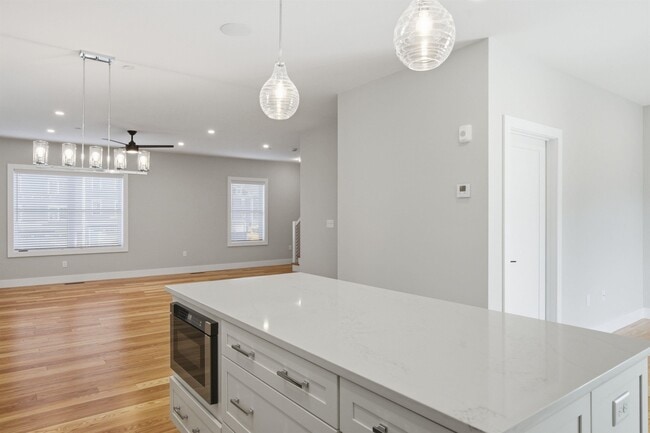 Building Photo - 7 Elise Ave