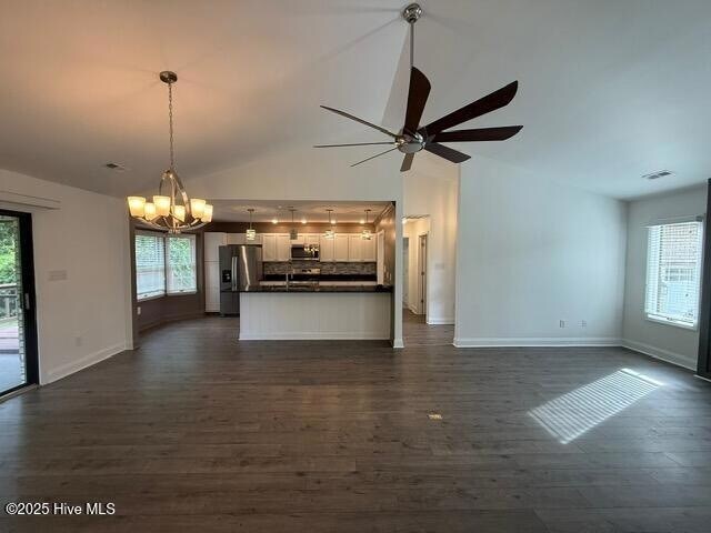 Foto del edificio - 714 San Juan Rd