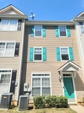Building Photo - 2220 Valley Edge Dr