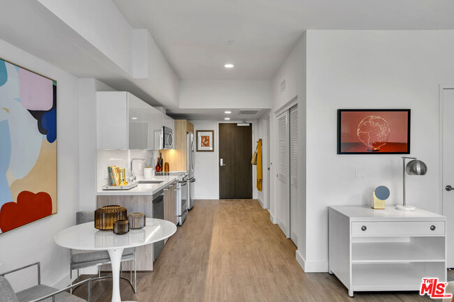 Foto del edificio - 2801 Sunset Pl