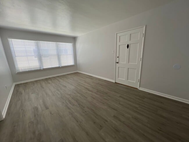 Building Photo - BEAUTIFUL 1 BEDROOM 1 BATH DOWNSTAIRS UNIT IN SHORT DISTANCE TO BELMONT SHORE