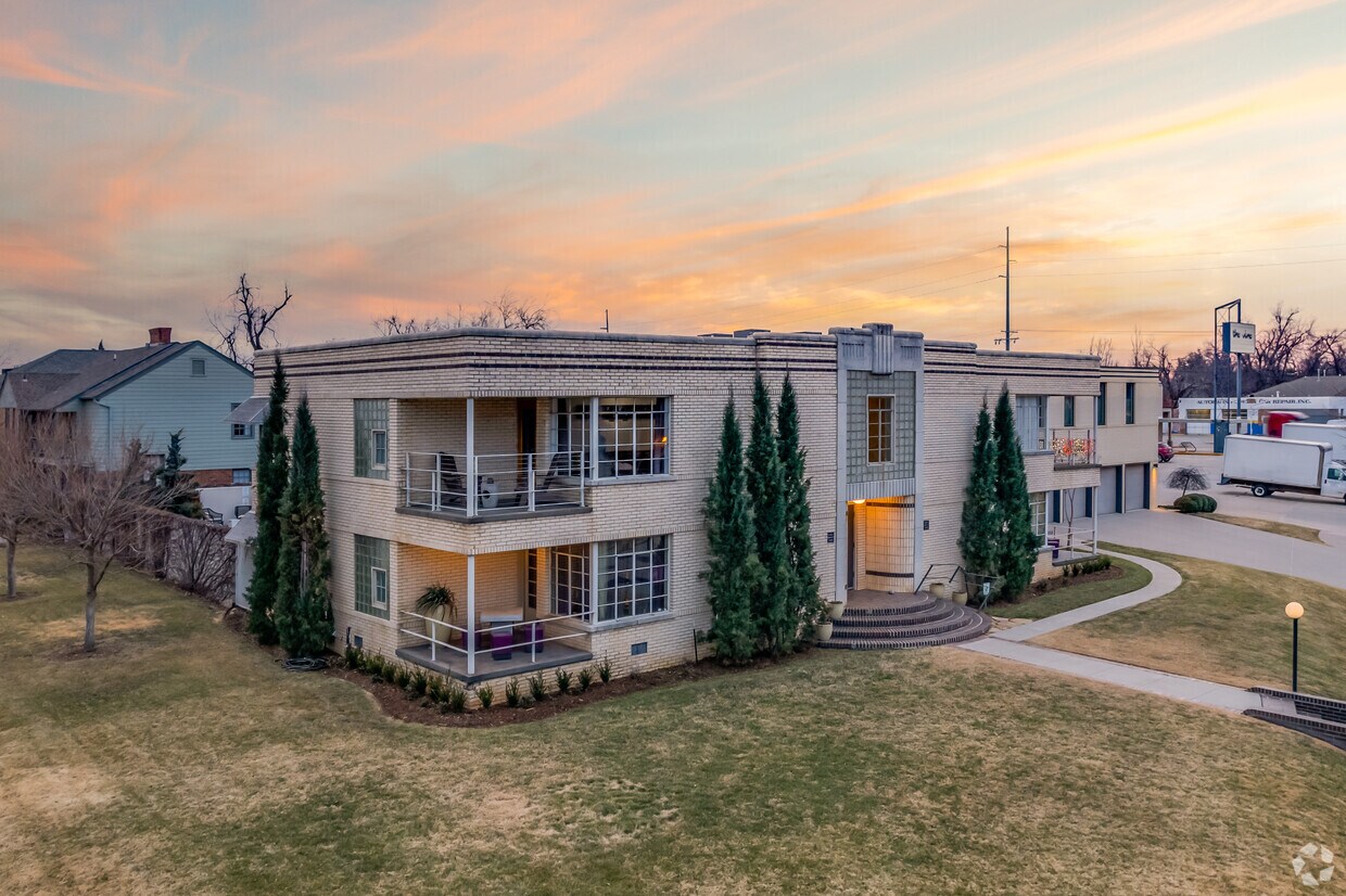 Primary Photo - 1000-1002 NW 37th St