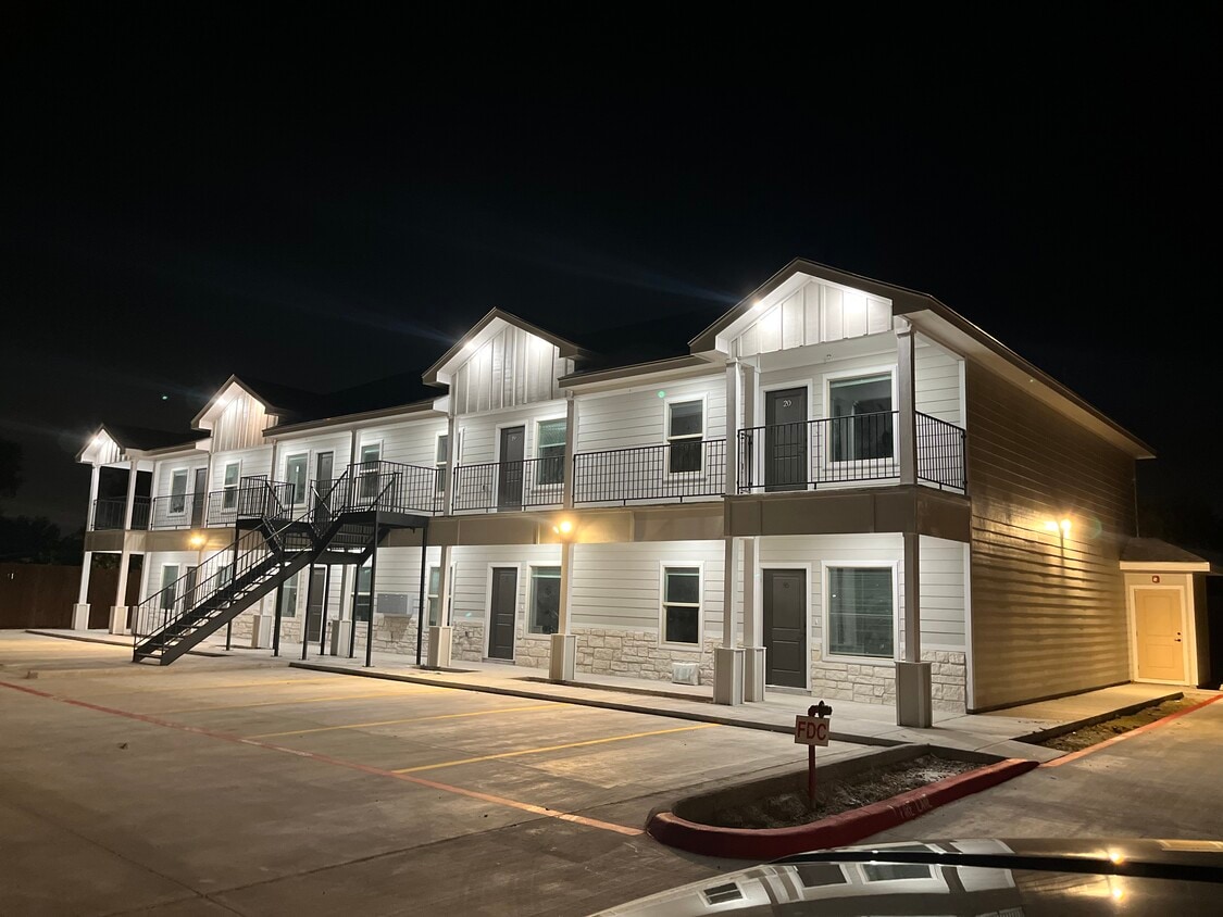 Primary Photo - Kings Landing Apartments