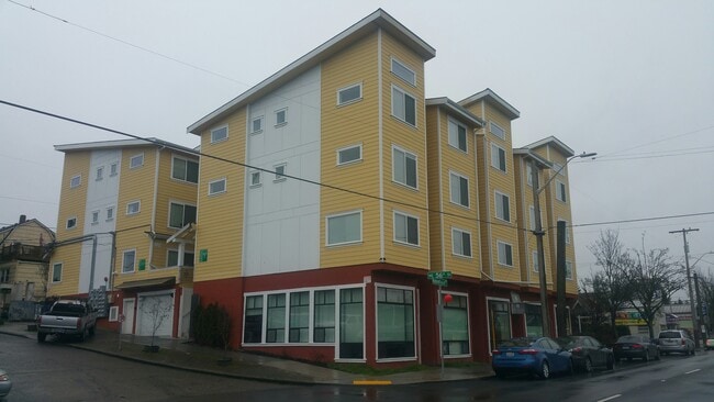Building Photo - 1011 NE 56th St