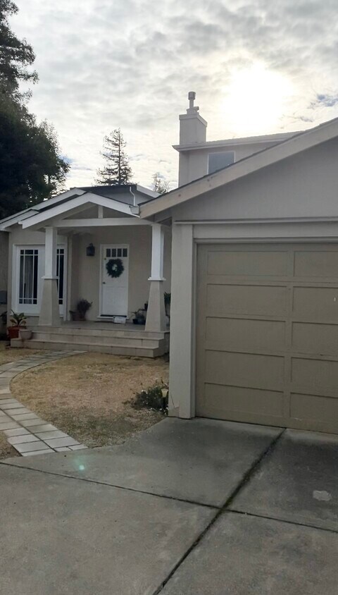 Primary Photo - 703 Prospect Row