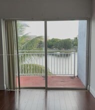 Building Photo - 9357 Fontainebleau Blvd