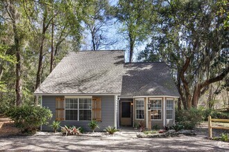 Building Photo - 70 River Oaks Cir