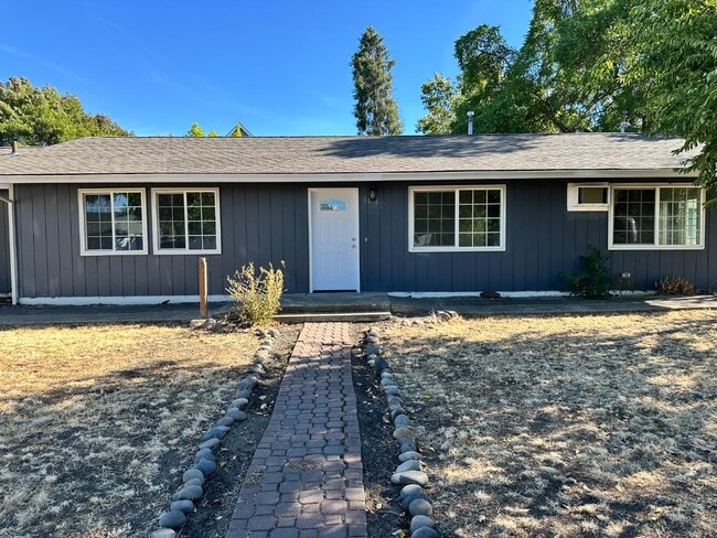 Building Photo - 1076 Sunrise Way