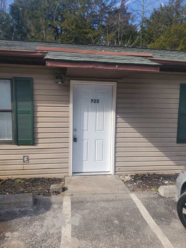 Building Photo - 725 W Casey Dr
