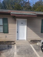 Building Photo - 725 W Casey Dr