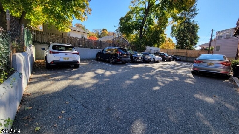 Foto del edificio - 138 Roseland Ave