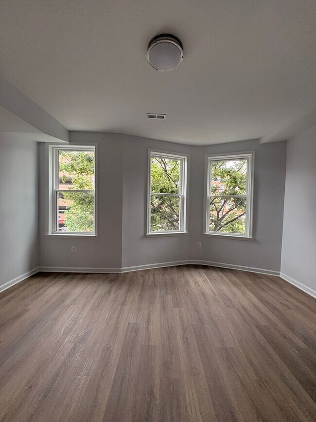 Foto del edificio - 2633 N Charles St