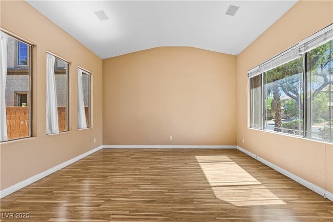 Foto del edificio - 8220 Chimney Bluff St