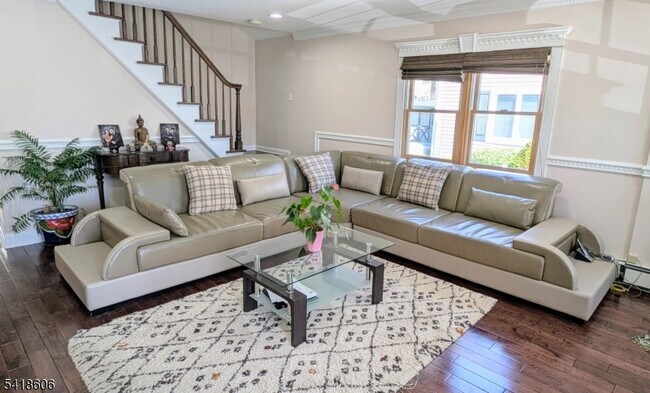 Foto del edificio - 385 Allentown Rd