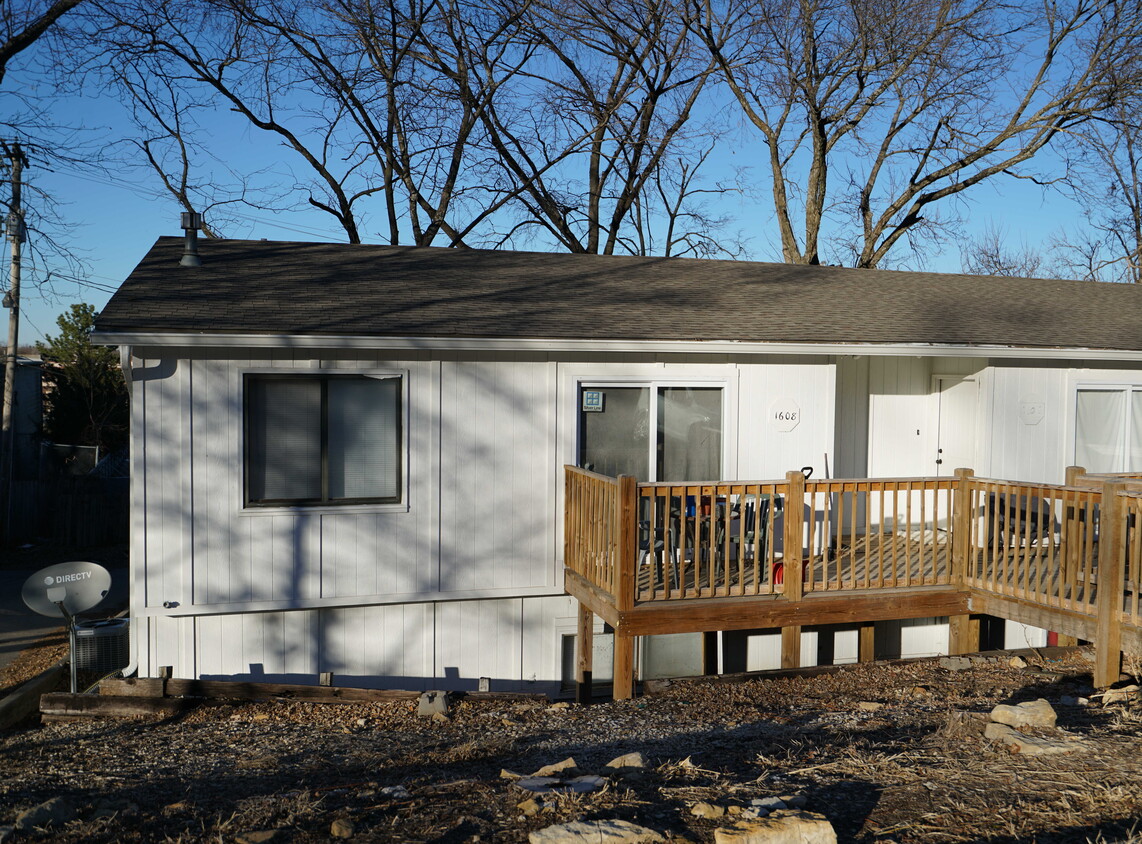 Primary Photo - 1606 W 6th Ter