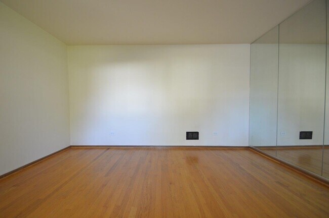 Foto del edificio - 105 Crystal Lake Rd