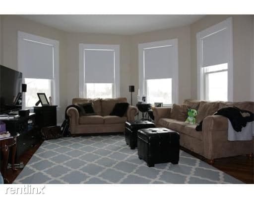 Building Photo - 128 Palfrey St