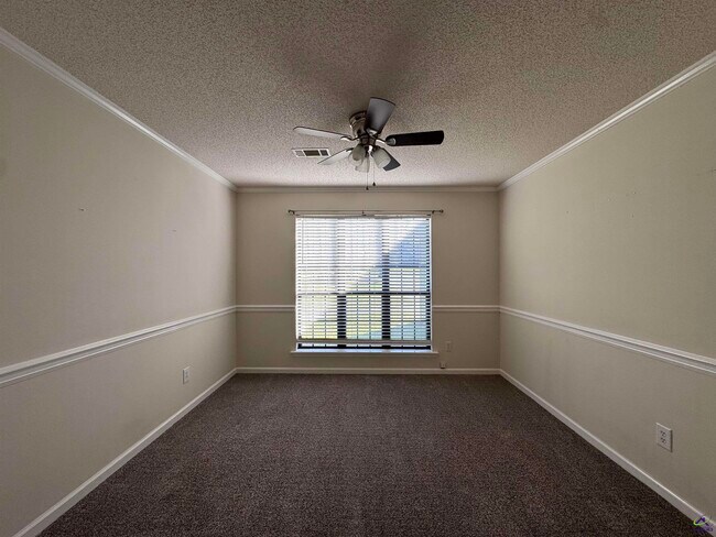 Foto del edificio - 125 Lenox Dr