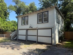 Building Photo - 606 W Dobbs St